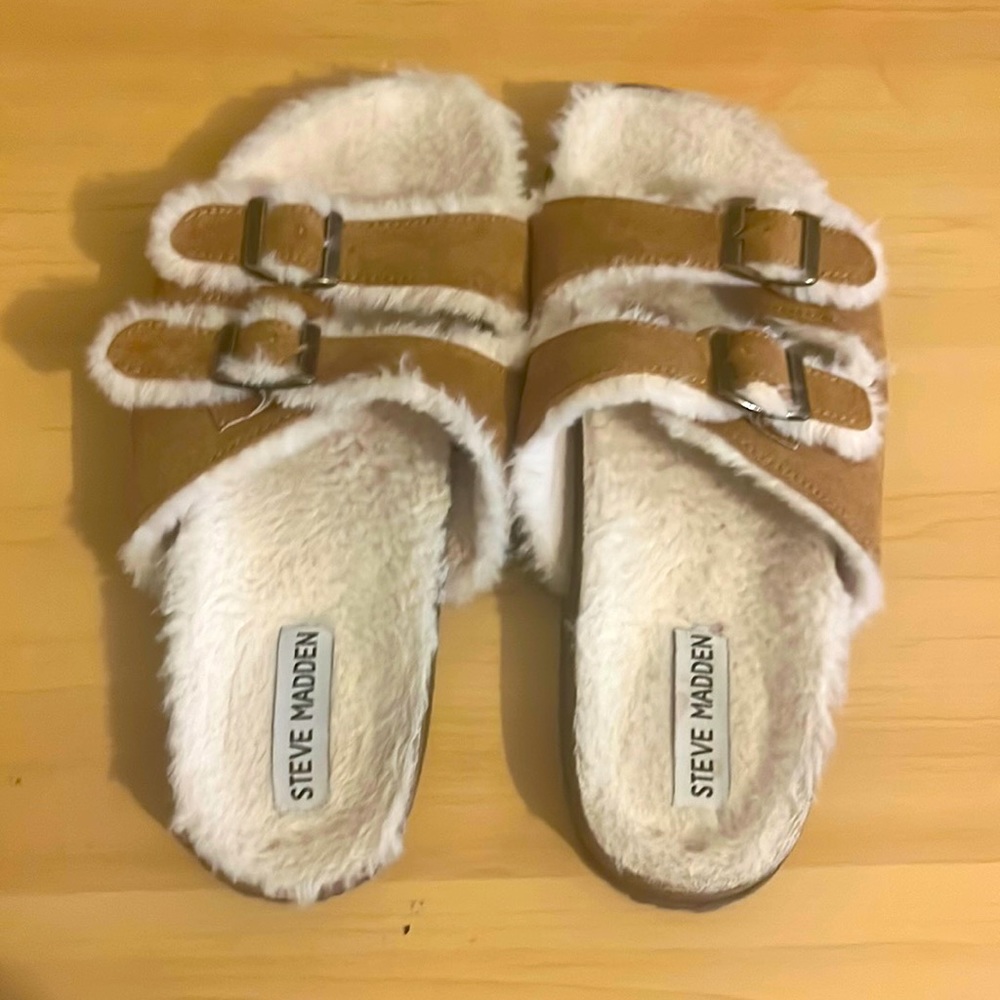Steve Madden Fuzzy Sandal/Slipper